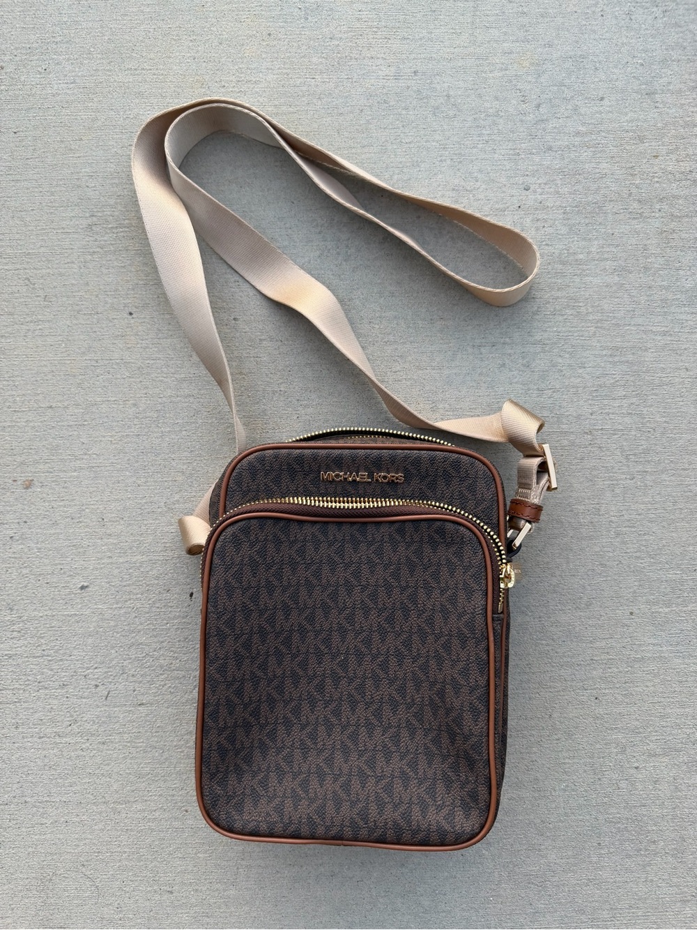 Michael Kors Jet Set Signature Medium Flight Bag Crossbody Messenger Brown